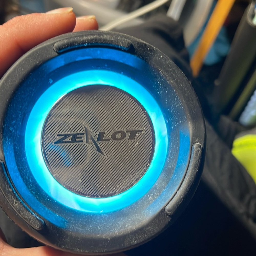 zealot multi light color bass speaker